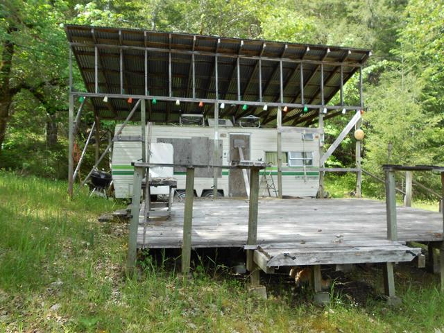 Travel trailer bunkhouse with deck